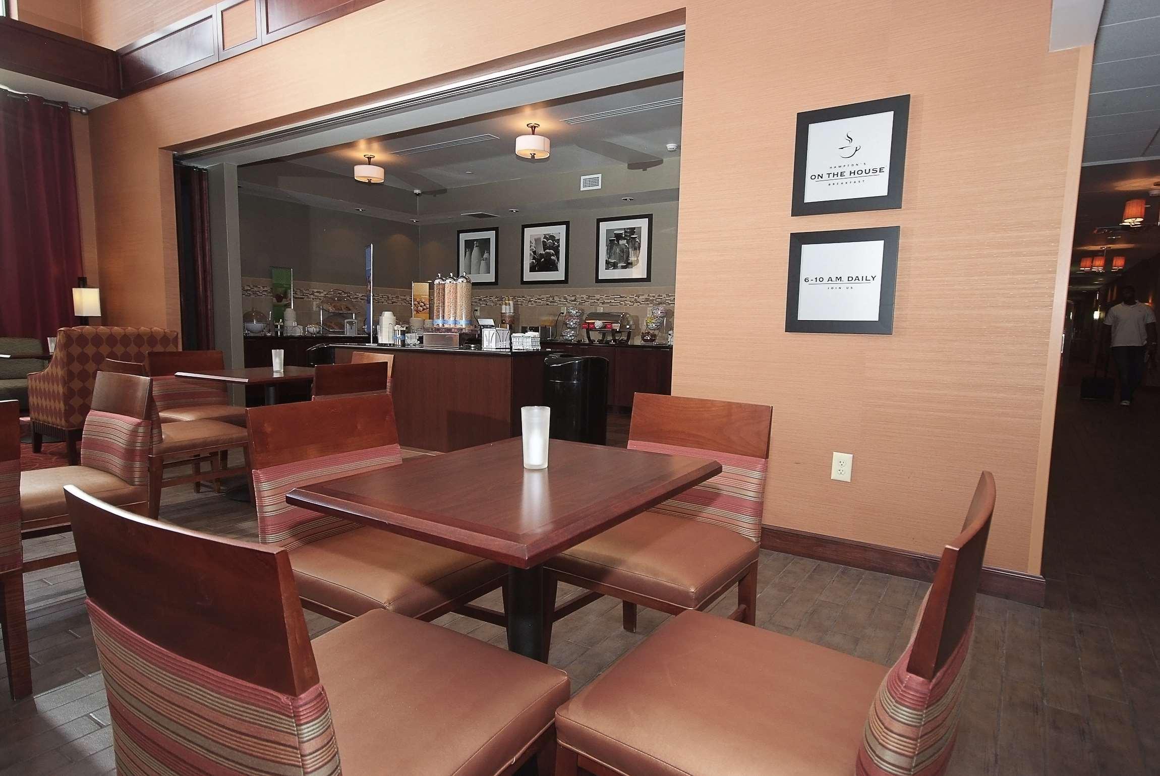 Hampton Inn&Suites Vineland Restaurant photo
